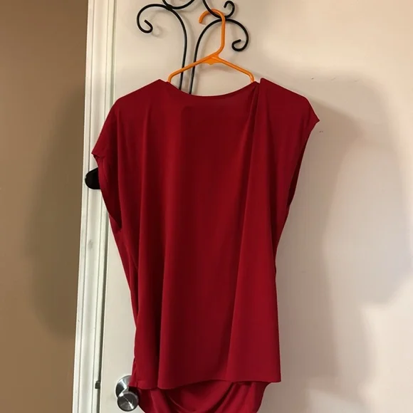 Red sleeveless cowl top. - Picture 4 of 5